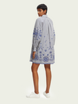SCOTCH & SODA - Mini-robe brodée à fines rayures raglan