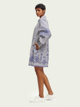 SCOTCH & SODA - Mini-robe brodée à fines rayures raglan