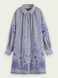SCOTCH & SODA - Mini-robe brodée à fines rayures raglan