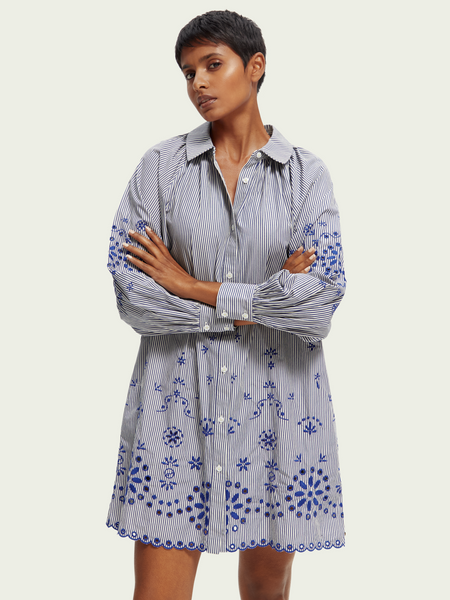 SCOTCH & SODA - Mini-robe brodée à fines rayures raglan