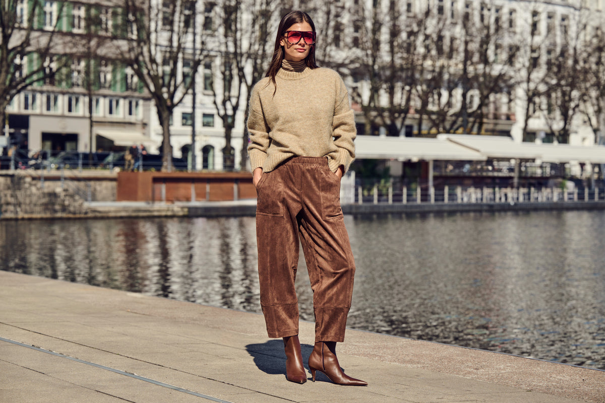 TILDA Worker; Velour Woman MAC JEANS