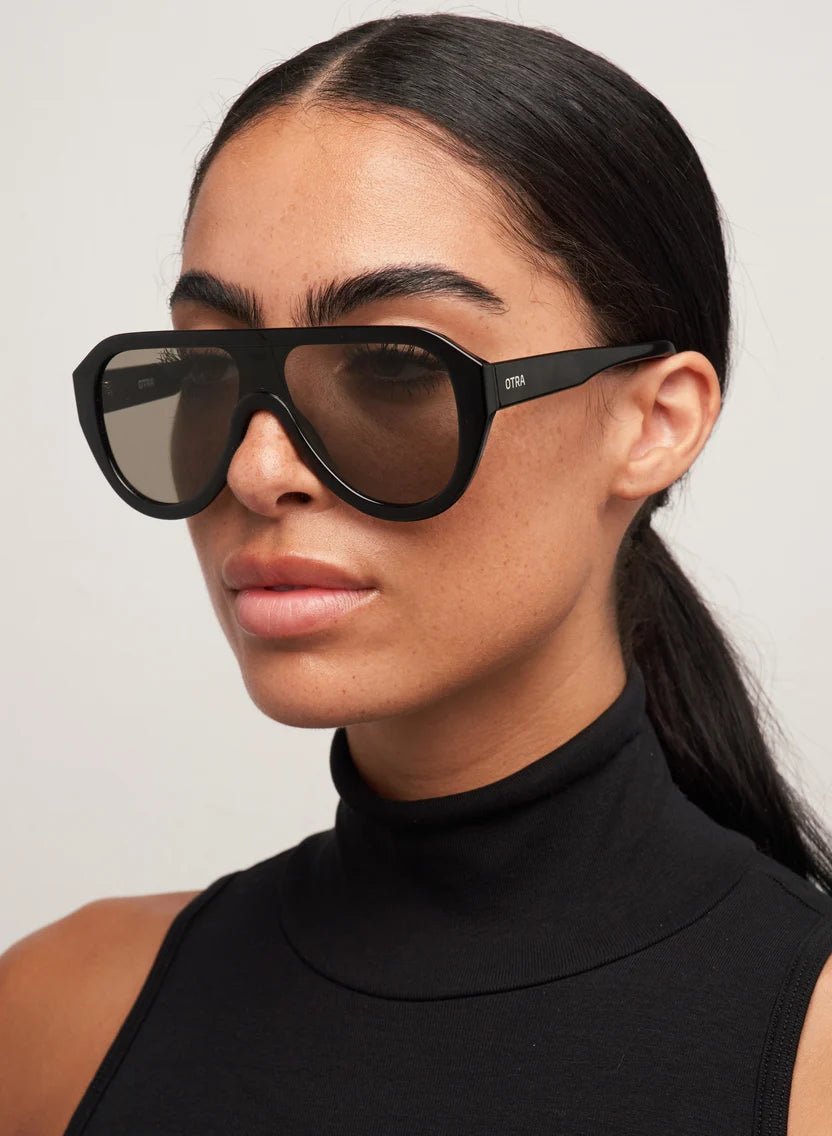 CAMERON - Black/ Smoke Accessories OTRA