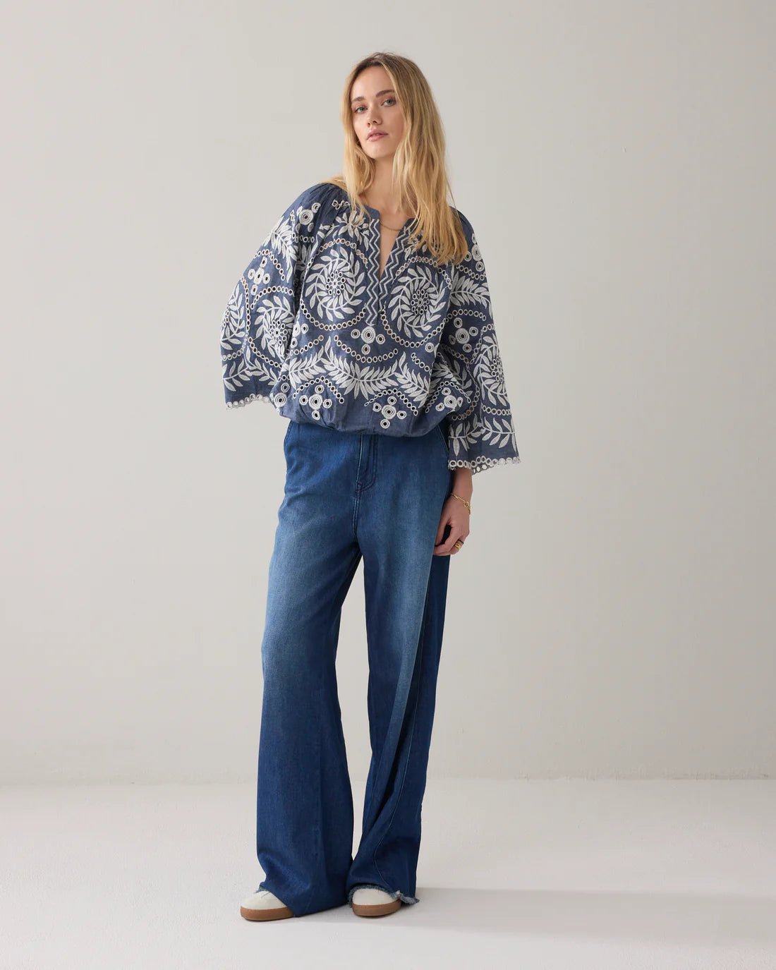 Chambray top with embroidery Blouse SUMMUM