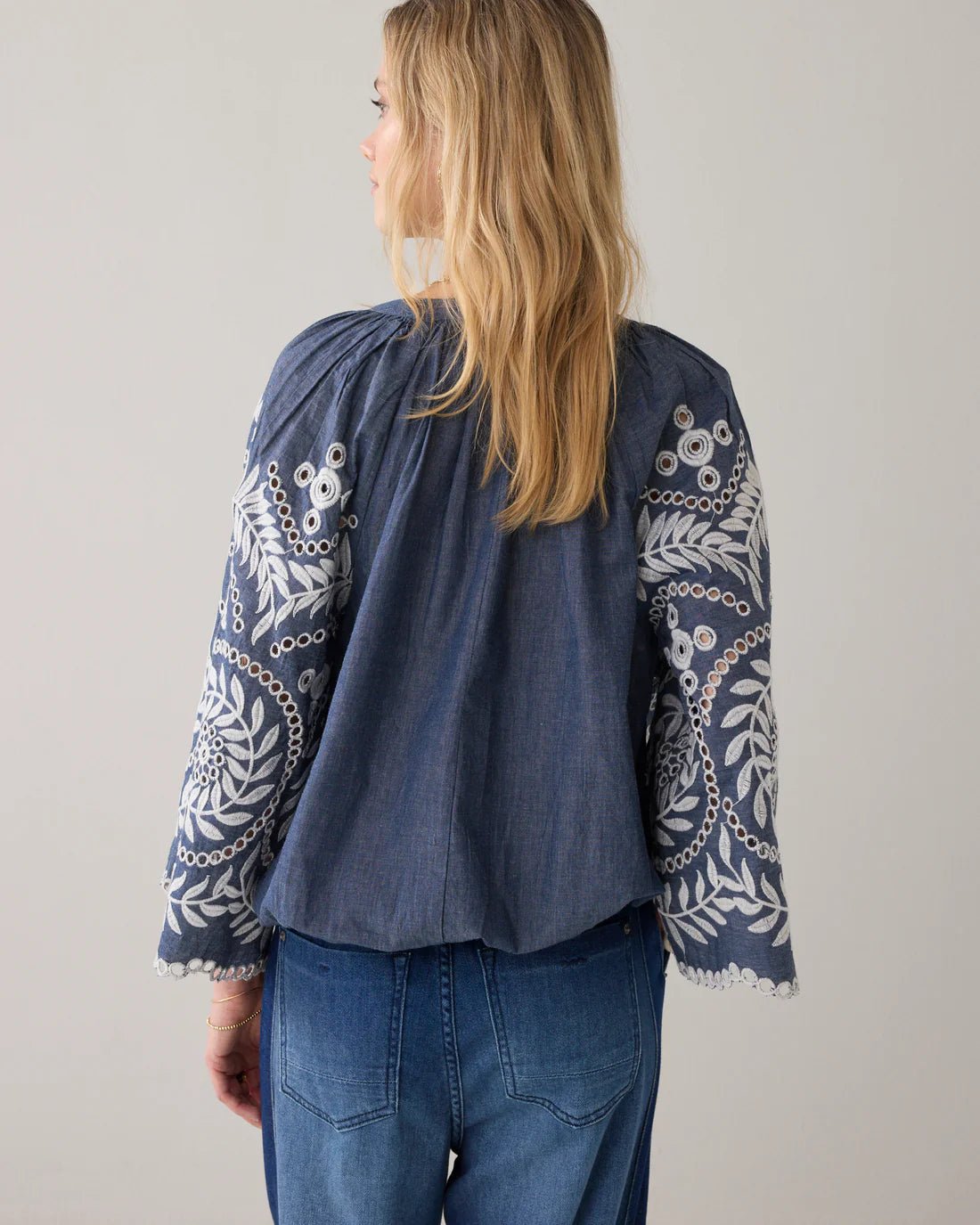 Chambray top with embroidery Blouse SUMMUM