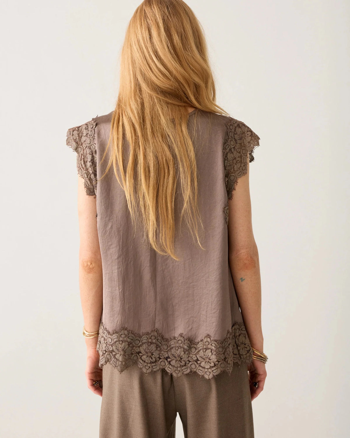 Sleeveless top with lace Woman SUMMUM