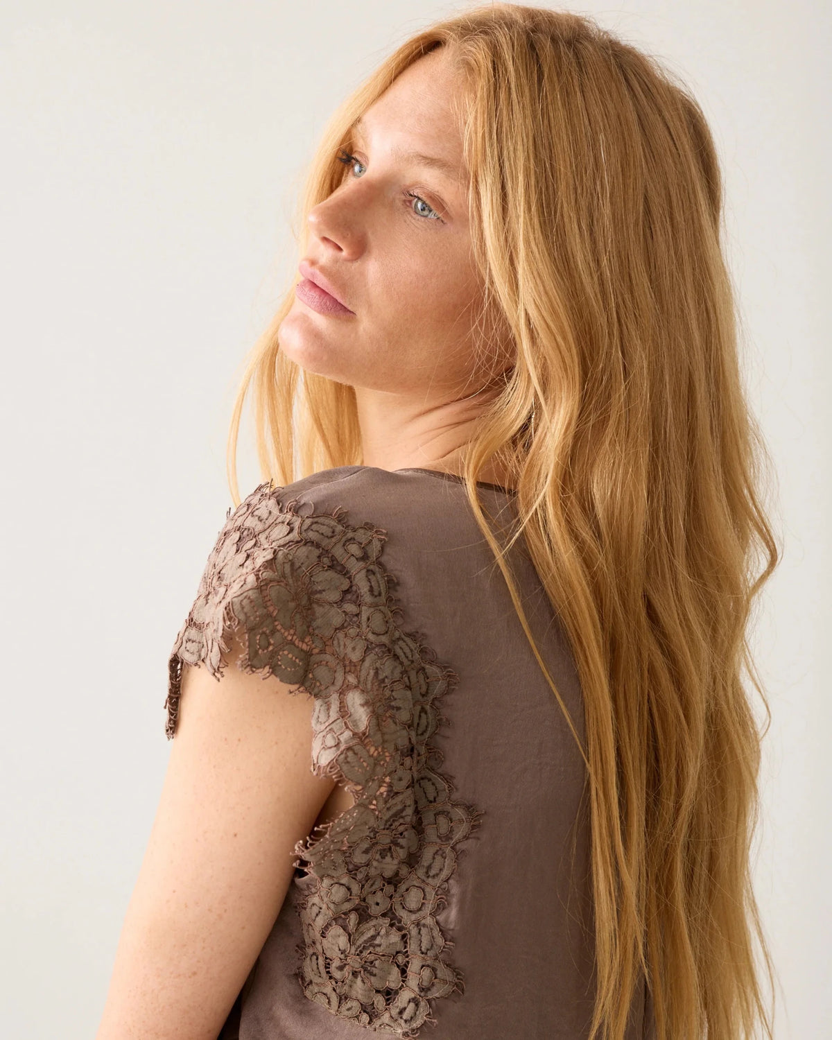 Sleeveless top with lace Woman SUMMUM