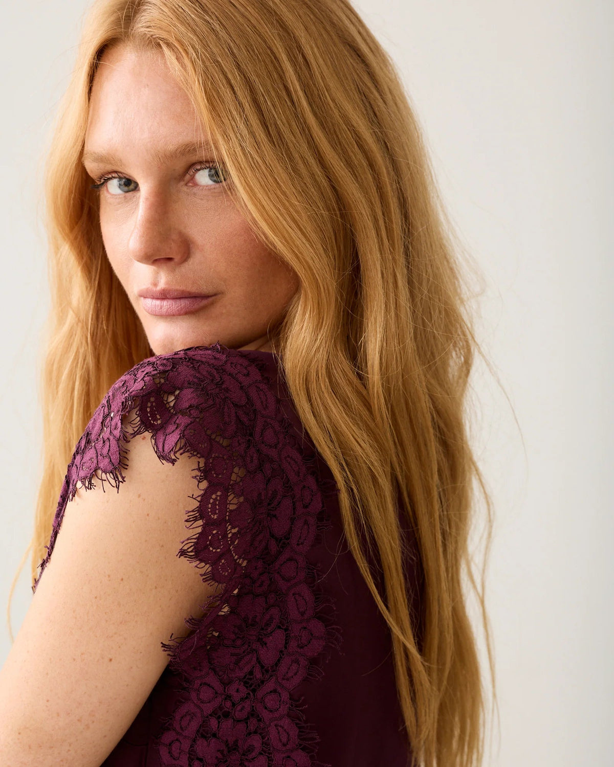 Sleeveless top with lace Woman SUMMUM