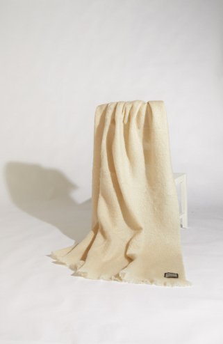REVERSIBLE MOHAIR & WOOL THROW living-homeaccents FOXFORD Off white/ Crème  