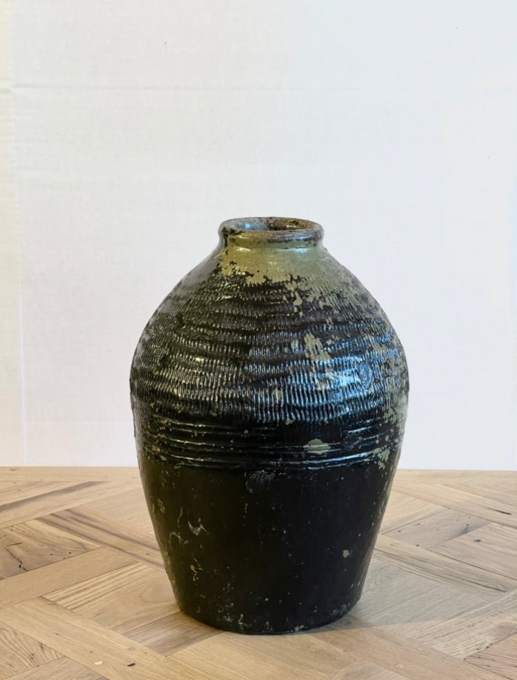 POT ANTIQUE VIN Pots & Planters Chantal Royer