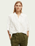 SCOTCH & SODA - Broderie anglaise crop top